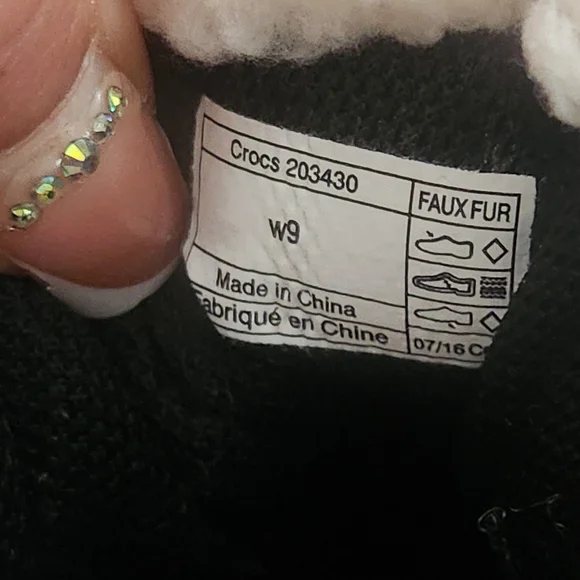 CROCS Black Winter Boots with White Lining - Picture 6 of 7